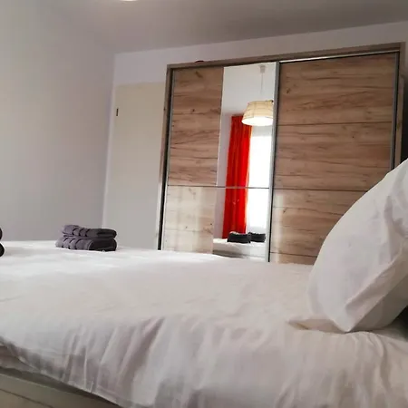 Апартаменти Bright&cozy Coresi C2 *