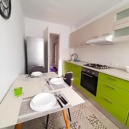 Bright&cozy Coresi C2 Апартаменти *