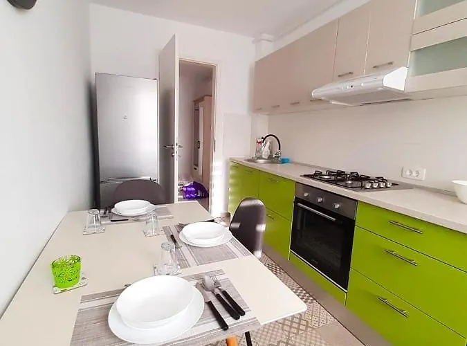 Bright&cozy Coresi C2 Апартаменти *